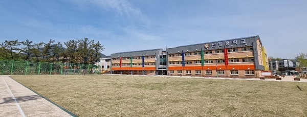 새롭게 건립한 산청중학교 