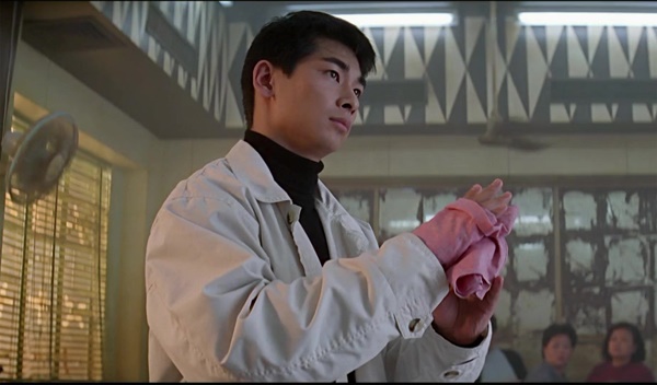  서극감독은 관객들을 위한 서비스컷으로 '2대 황비홍' 조문탁의 액션 장면을 영화에 포함시켰다.