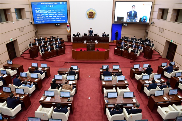  4월 22일 열린 경남도의회 임시회 본회의.