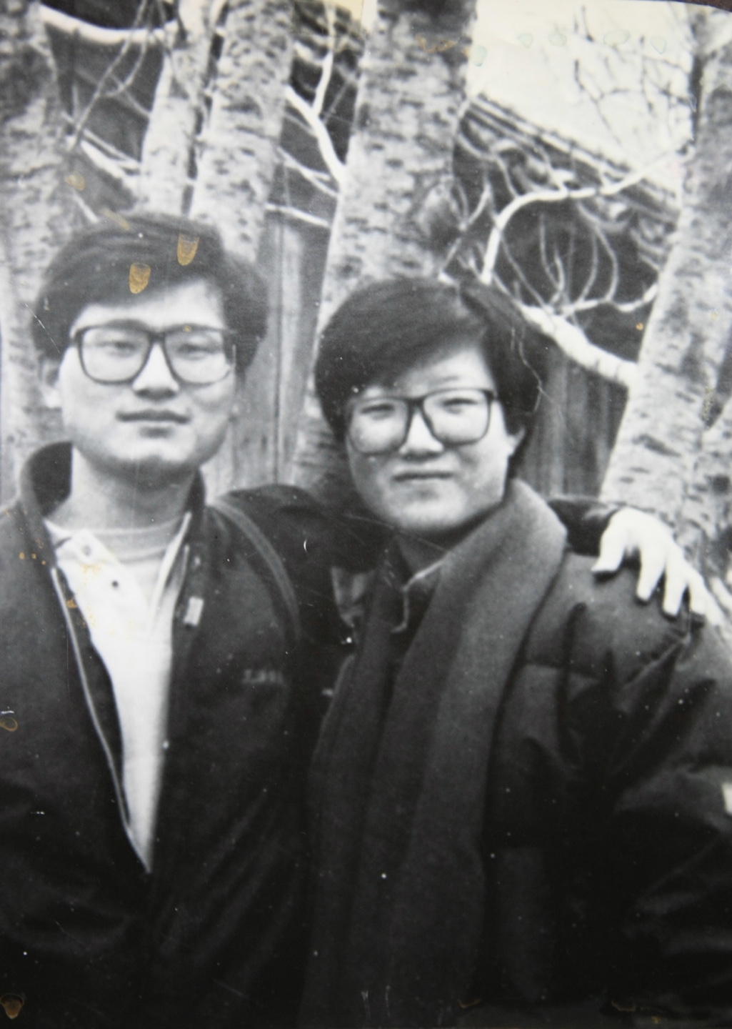 박승희 열사가 활동했던 전남대 교지 <용봉>의 편집장이었던 윤양석(전남대 87)씨와 함께 찍은 사진.
