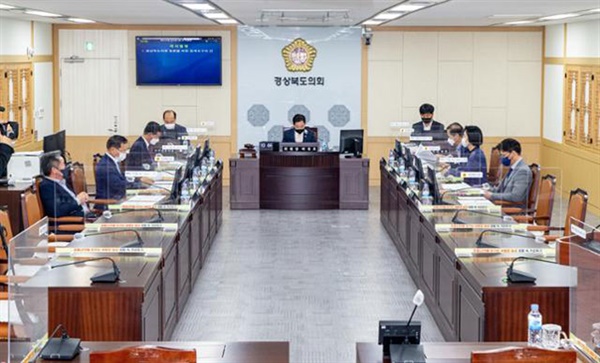 지난 21일 경북도의회는 윤리특별위원회를 열고 자신의 SNS에 심경을 토로한 글을 올린 더불어민주당 김준열 도의원에 대해 경고안에 대해 표결로 결정했다. 