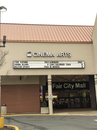  미국 버지니아 주 페어팩스에 위치한 영화관에서 상영된 미나리