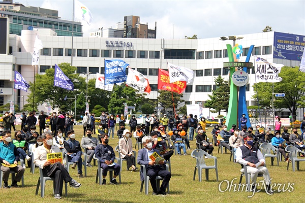 민주노총 경남본부는 1일 창원광장에서 "불평등, 갈아엎자"는 제목으로 세계노동절 경남대회를 열었다.