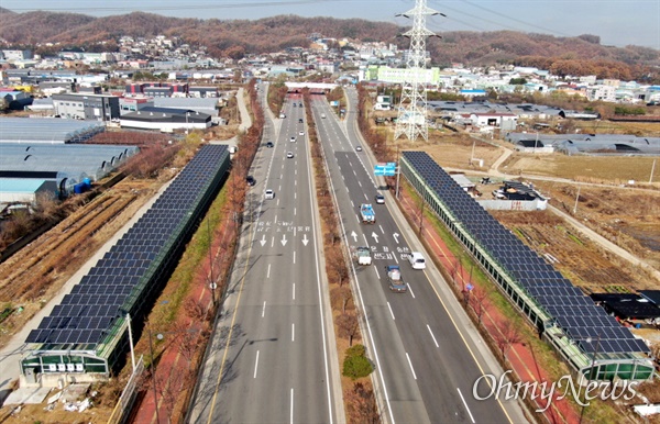  고양시 구산동 지하차도(시민햇빛발전소)에 태양광발전시설을 설치했다.