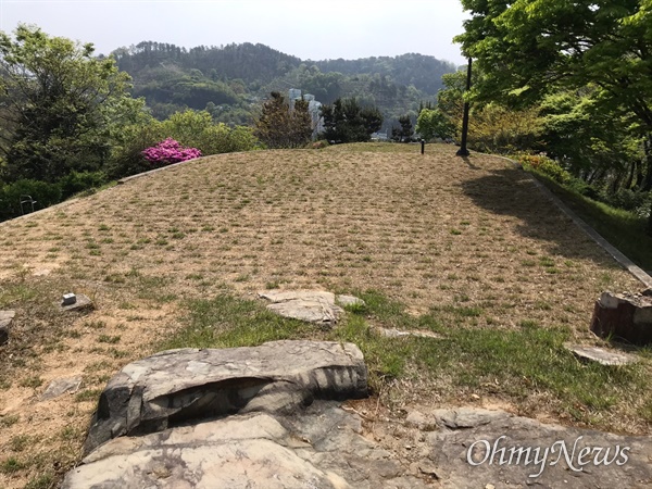 경상남도 기념물 제1호인 '진주 옥봉고분군'.