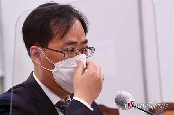 박준영 해양수산부 장관 후보자가 13일 자진사퇴 의사를 밝혔다. 사진은 지난 4일 인사청문회 출석 모습.