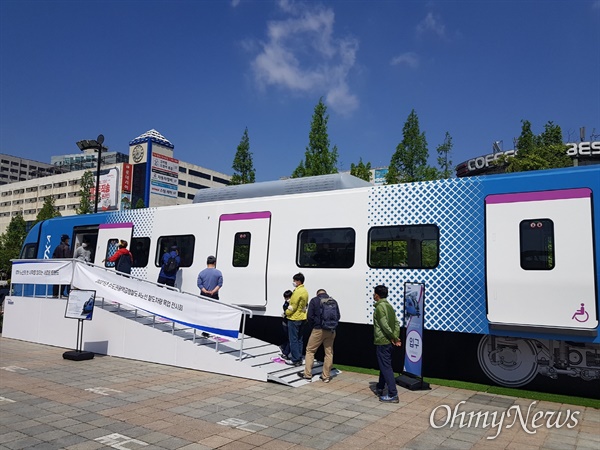 'GTX-A 철도차량 실물모형(Mock-Up) 전시회'가 5월 4일부터 6일까지 고양 일산문화공원에서 열린다. GTX는 수도권광역급행철도다.