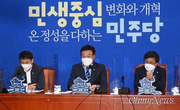 더불어민주당 윤호중 원내대표가 6일 오전 국회에서 열린 정책조정회의에서 발언하고 있다. 