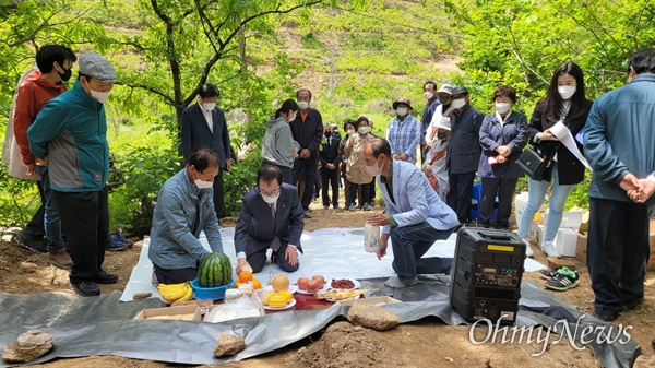 진주유족회는 진주시 명석면 관리지 화령골에서 7일 오전 '개토제'를 시작으로 유해 발굴작업에 들어갔다.