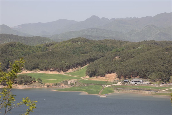 불법 개발 정황이 드러난 안동시 예안면 부포리 계상고택 인근 국유림. 이 곳에서는 현재 보리농사를 짓고 있는 것으로 알려졌다.