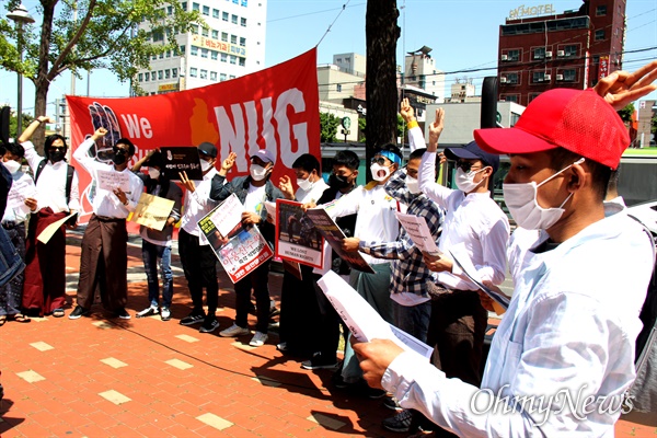 9일 오후 창원역 광장에서 열린 "미얀마 민주주의 연대 10차 일요시위".