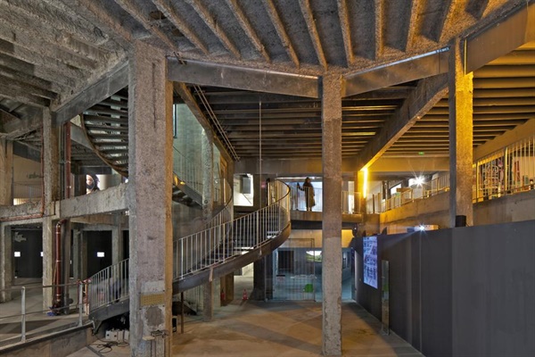 라카통과 바살은 2012년 현대미술관 팔레스 드 도쿄의 지하 리모델링을 담당했다