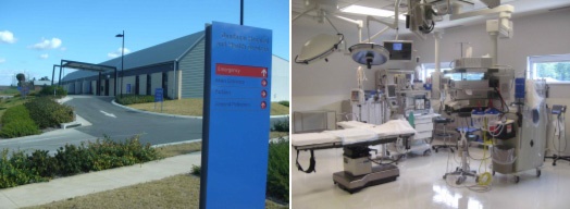 호주 NSW주의 Gundagai 지방의 공공병원전경(왼쪽)과 미국 미네소타주의 Moose lake 지방의MERCY 시골병원(critical access hospital) 내부 수술실 모습.  
