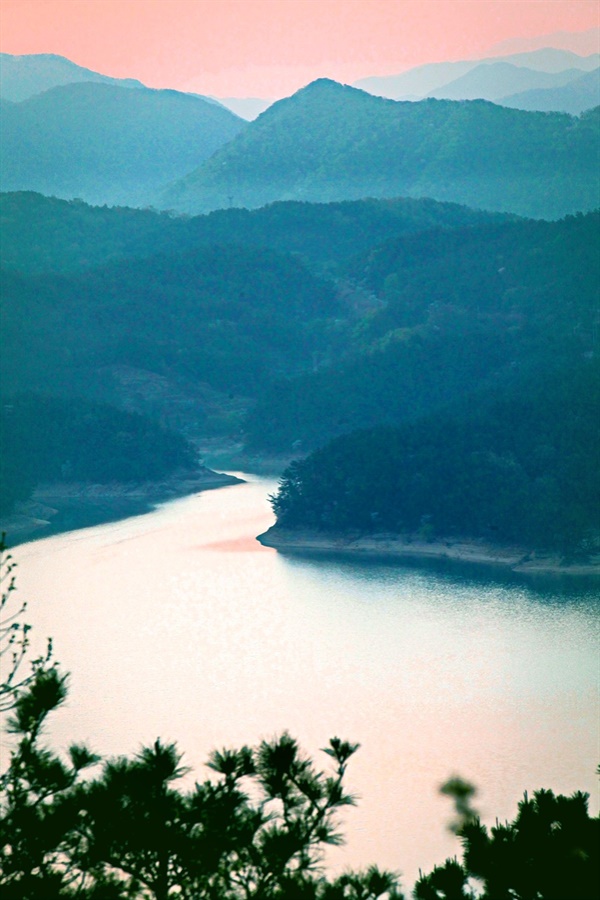  마산동산성의 우측 풍경