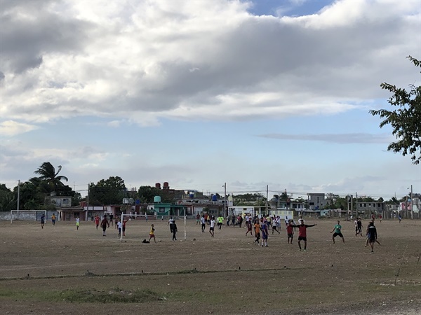 쿠바 아이들도 축구를 한다