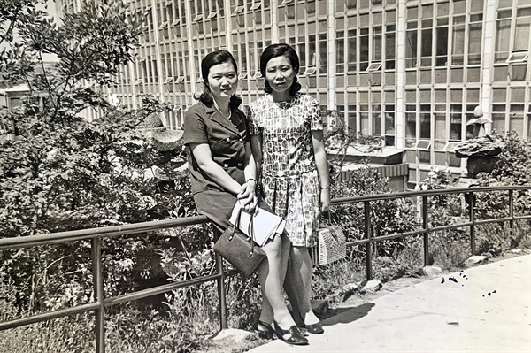 1969년 정양숙(오른쪽)과 윤순녀.