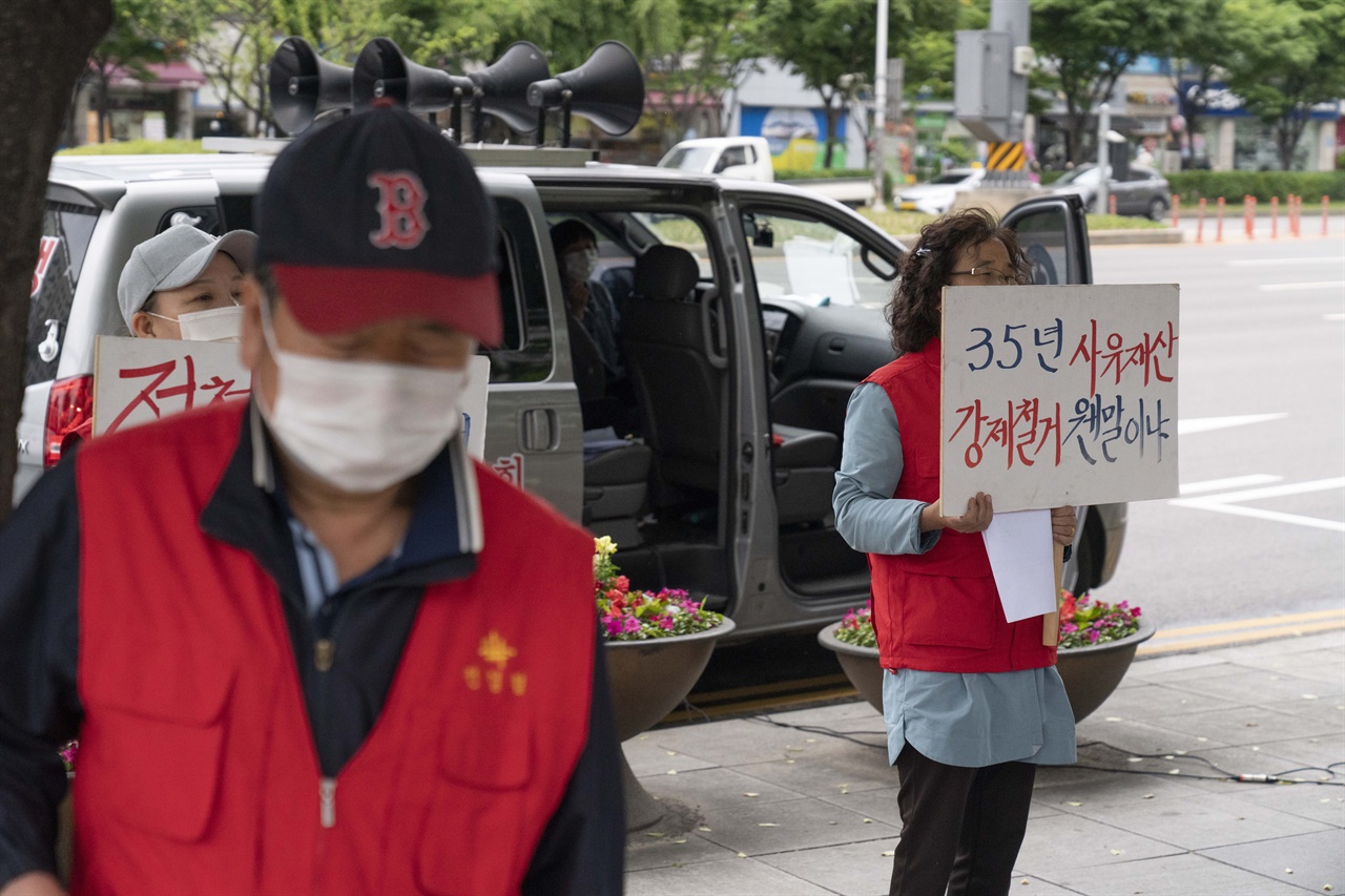 전국철거민협의회 소속 계수범박 대책위원회는 20일 오전 11시 경기 부천시 부천시청 앞에서 집회를 열고 부천시장에 계수범박 철거민들에 대한 대책 수립을 촉구했다.