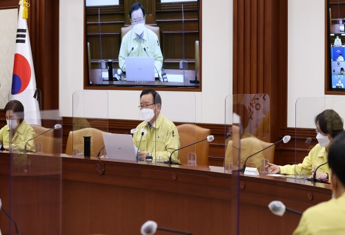  김부겸 국무총리가 16일 세종로 정부서울청사에서 열린 코로나19 중앙재난안전대책본부 회의를 주재하고 있다.