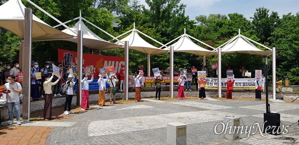 한국미얀마연대, 경남이주민센터, 경남미얀마교민회, 경남이주민센터는 23일 오후 창원역 광장에서 “미얀마 민주주의 염원 12차 일요시위”를 열었다.