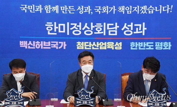 더불어민주당 윤호중 원내대표가 25일 오전 국회에서 열린 원내대책회의에서 발언하고 있다.