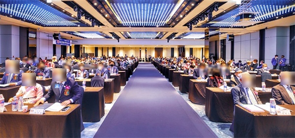 지난 20일, 강원 강릉 S호텔에서 300명이 참석한 가운데 ’국제로타리 강원지역 ’2020-21년도 제34년차 지구대회‘가 열렸다. 
