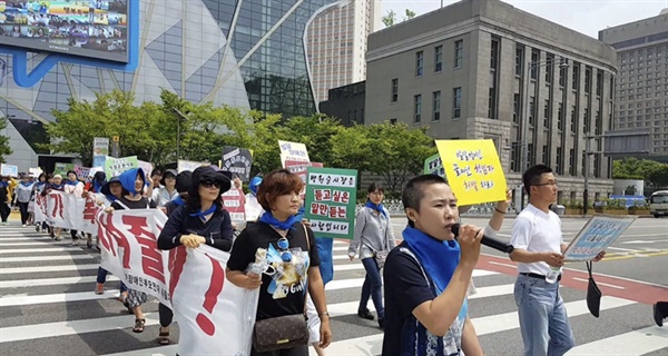  영화 학교 가는 길을 말해주는 장면