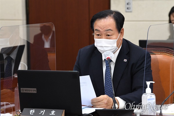 지난달 31일 국회 국방위원회 전체회의에서 국민의힘 한기호 간사가 의사진행발언을 하고 있다.