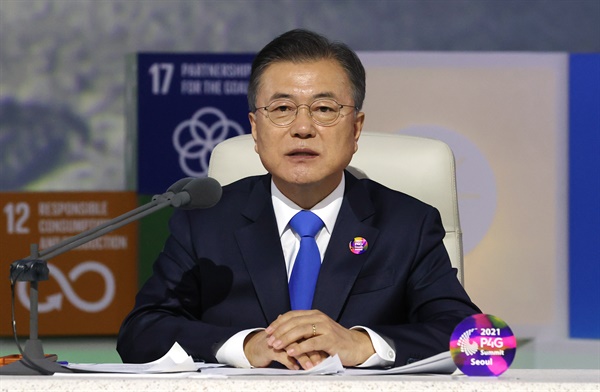 문재인 대통령이 5월 31일 오후 서울 동대문디자인플라자에서 열린 'P4G 서울 녹색미래 정상회의' 정상토론세션에서 의제 발언을 하고 있다. 
