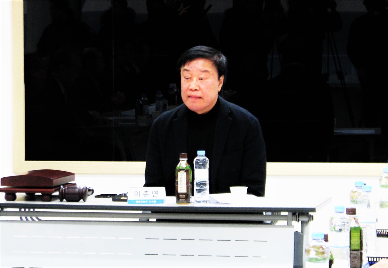  지난 2018년 1월  이용관 이사장의 복귀를 결정한 부산영화제 이사회에서 의장을 맡았던 고 이춘연 영화인회의 이사장