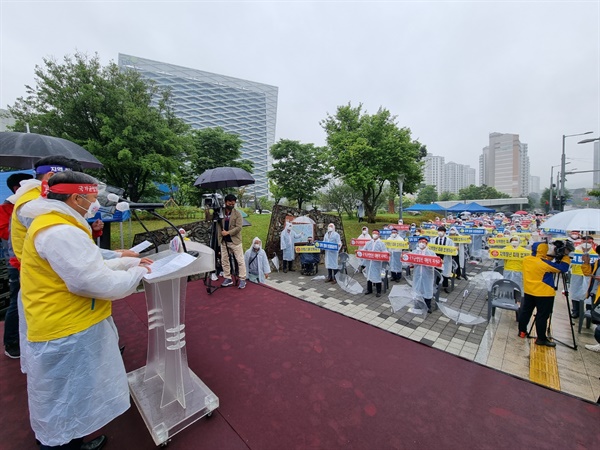  3일 한국토지주택공사 앞에서 열린 ‘경남진주혁신도시(LH) 지키기 범시민 운동본부 출범식, 궐기대회’.