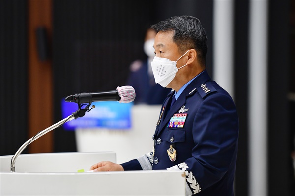 4일 사의를 표명한 이성용 공군참모총장. 사진은 지난 5월 11일 서울 공군회관에서 개최된 '에어로스페이스 콘퍼런스(Aerospace Conference 2021)'에 참석해 개회사를 하고 있는 모습.