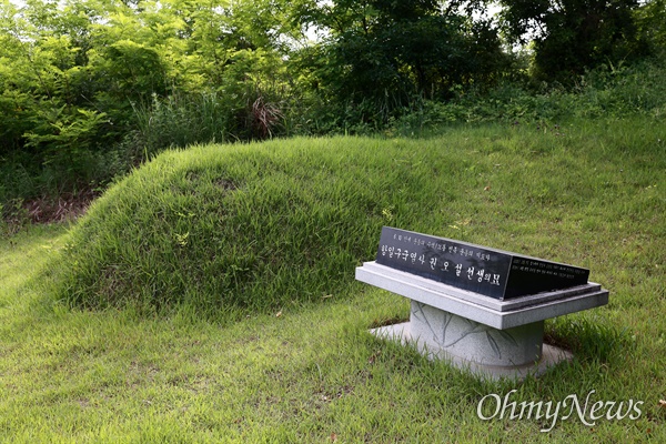 경북 안동시 풍천면 가곡리 한 공동묘지에 권오설 선생(1897~1930, 건국훈장 독립장(2005))의 묘가 있다.