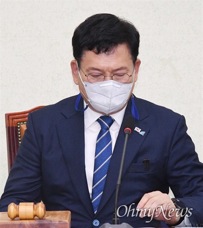 더불어민주당 송영길 대표가 9일 오전 서울 여의도 국회에서 열린 최고위원회의에 참석하고 있다.