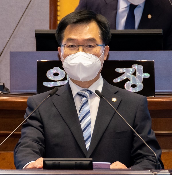 강남구의회 한윤수 의원이 GTX-C노선 양재역 복합환승센터 사업과 관련 집행부 미흡한 업무처리를 지적했다.