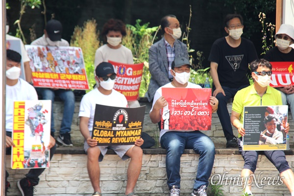 13일 오후 창원역 광장에서 열린 "미얀마 민주주의 연대 15차 일요시위"