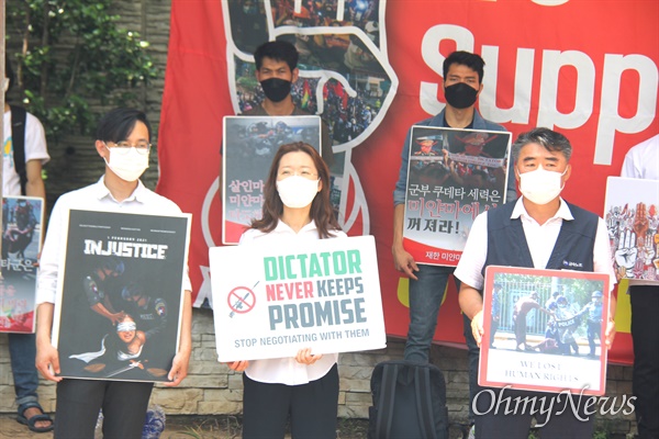 13일 오후 창원역 광장에서 열린 "미얀마 민주주의 연대 15차 일요시위"