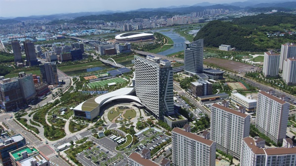 한국토지주택공사 등 공공기관이 들어서 있는 경남진주혁신도시 전경.