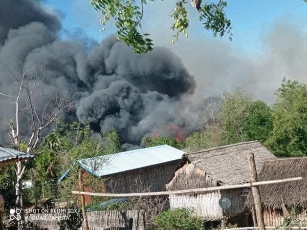 불 타는 미얀마 김마마을.