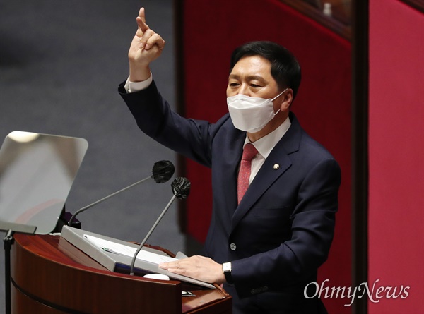  국민의힘 김기현 원내대표가 17일 서울 여의도 국회에서 열린 본회의에서 교섭단체 대표연설을 하고 있다.