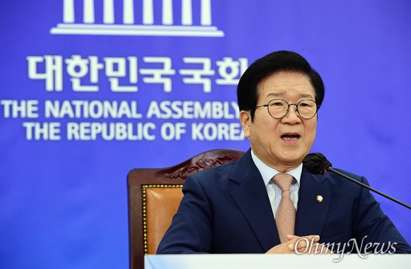 박병석 국회의장이 21일 취임 1주년을 맞아 국회에서 화상기자간담회를 하고 있다.