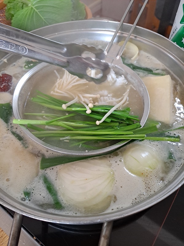 참장어 데침회는 부드러운 맛이 압권이다.