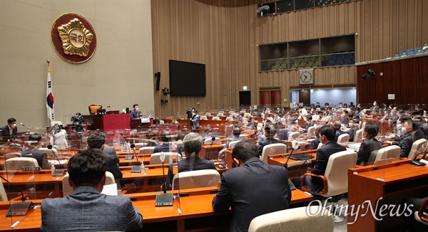 더불어민주당 의원총회가 22일 오전 서울 여의도 국회에서 열리고 있다.