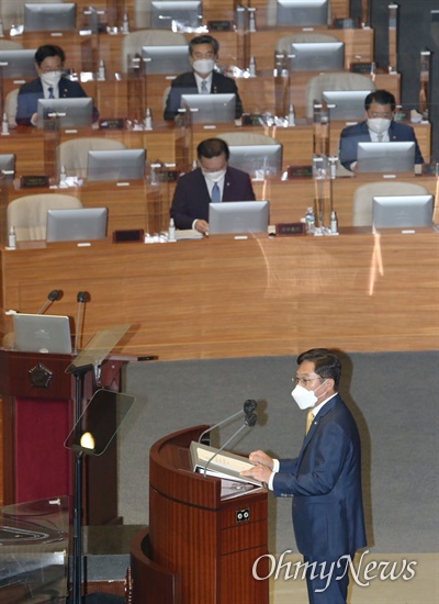 정의당 배진교 원내대표가 22일 오후 국회 본회의에서 비교섭단체 대표발언을 하고 있다. 
