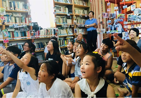 죽곡농민열린도서관에 모인 아이들