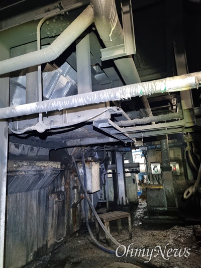 지난 5일 경북 포항 철강공단 내 한 폐기물처리업체에서 소각로 배출구의 소각재를 처리하던 중 작업자가 화상을 입는 사고가 발생했다. 사진은 이 회사의 소각로 작업장.