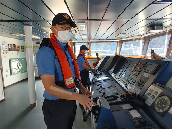 바다로함 이용기 함장은 "이번 현장훈련을 통해 해양경찰의 자부심과 국민의 생명과 재산을 구하는 국가관과 사명감을 배울 것" 이라고 말했다.
