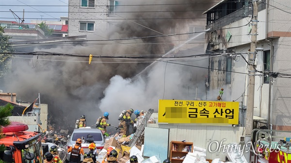 대전 서구 변동 주택가에 위치한 한 고물상에서 화재가 발생했다.

