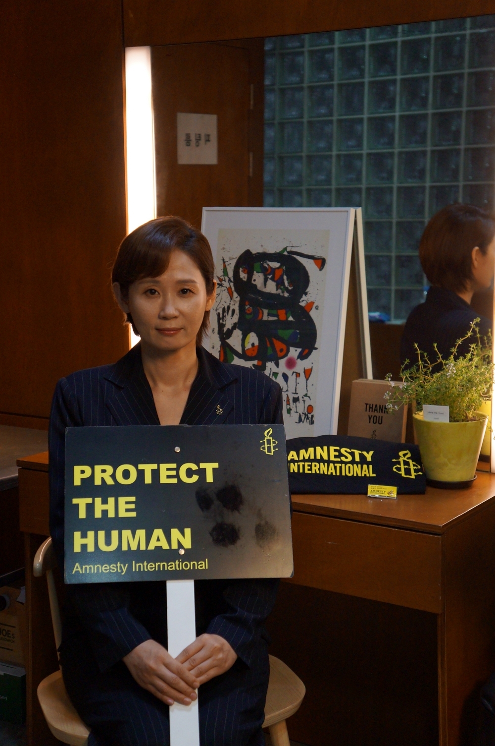 디지털 공간에서 자행되는 여성 폭력을 알리고 연대와 참여를 촉구하는 국제앰네스티 한국지부 후원 캠페인 영상 '브레이브(BRAVE)'에 배우 김선영씨가 재능기부로 출연했다.