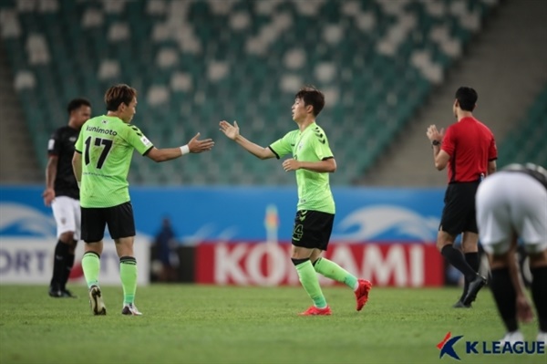 쿠니모토-이승기 전북이 치앙라이와의 AFC 챔피언스리그 H조 1차전에서 2-1로 승리했다.