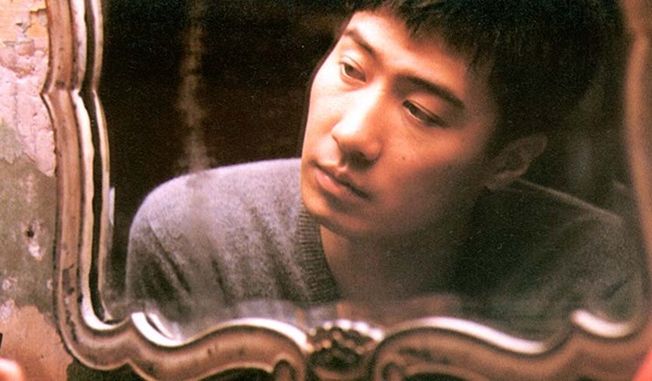  <첨밀밀>로 국내 인지도가 급상승한 여명은 1998년 한국 드라마 <내 마음을 뺏어봐>의 OST에 참여하기도 했다.
